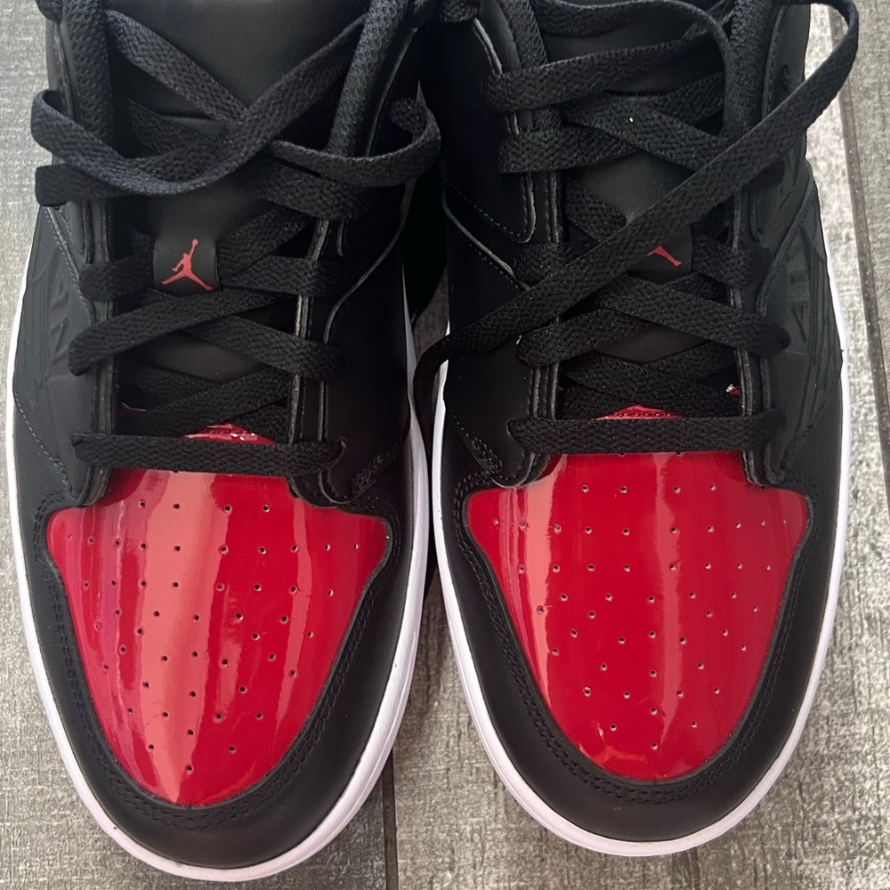 Jordan Nu retro 1 Low athletic shoes - Sz 11.5